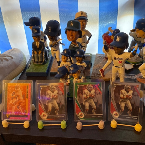 Justin fields 16 card rookie lot 🔥 🏈 - Picture 1 of 4